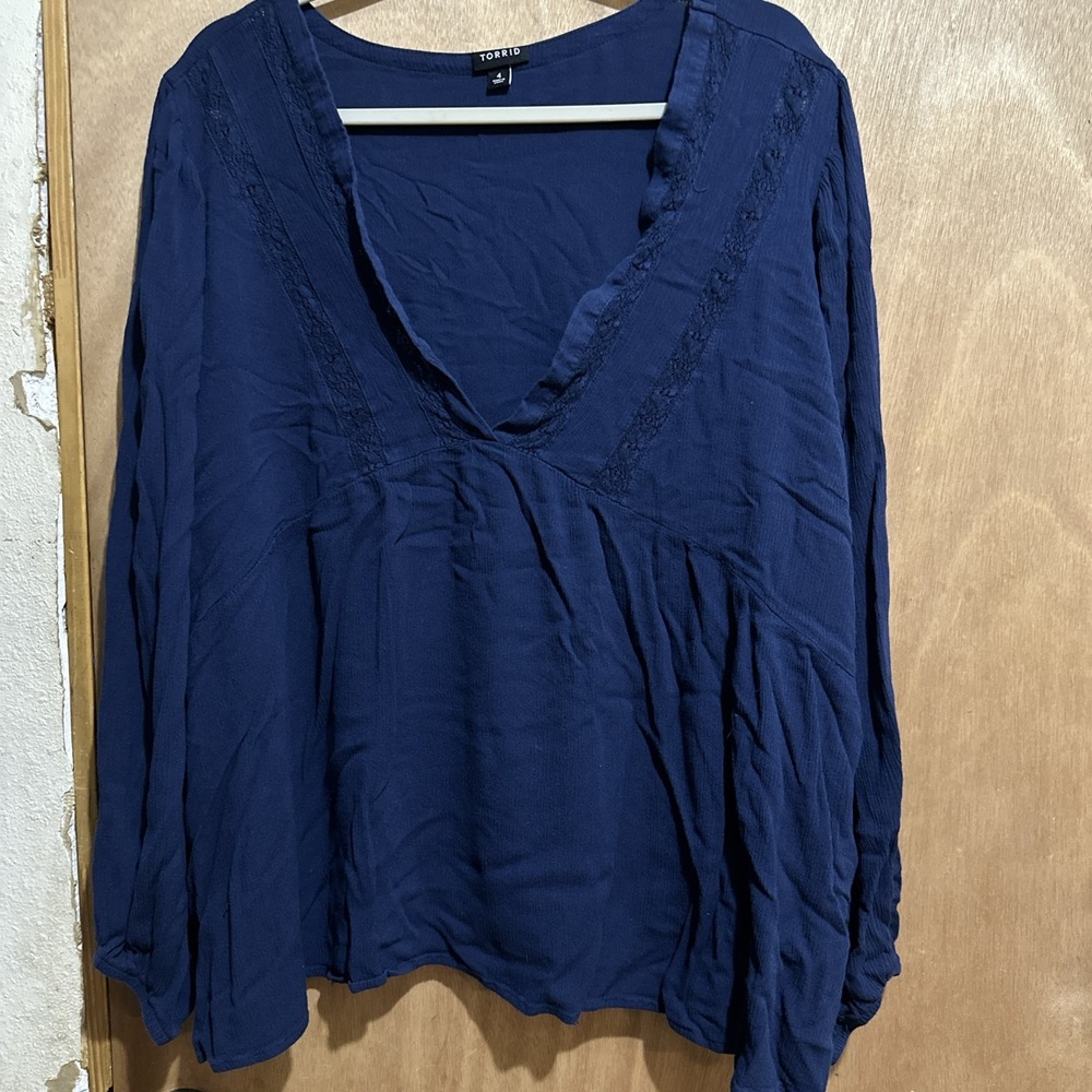 Torrid 4 Blue Veck Long Sleeve Top